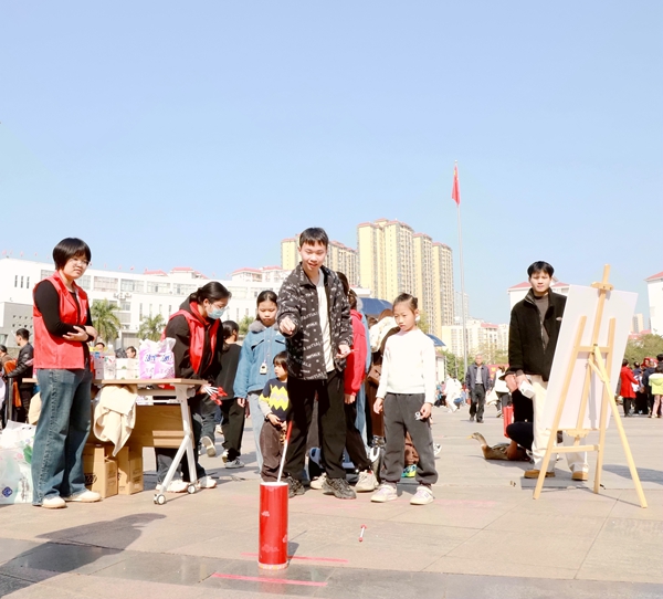 市民參與游園活動(dòng)。李梓豪攝