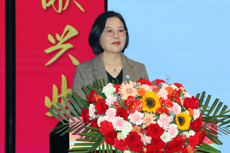 文萍作教學(xué)科研工作報(bào)告。廣西幼師供圖