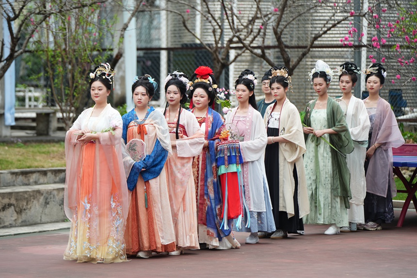 漢服秀。南寧市第五人民醫(yī)院供圖