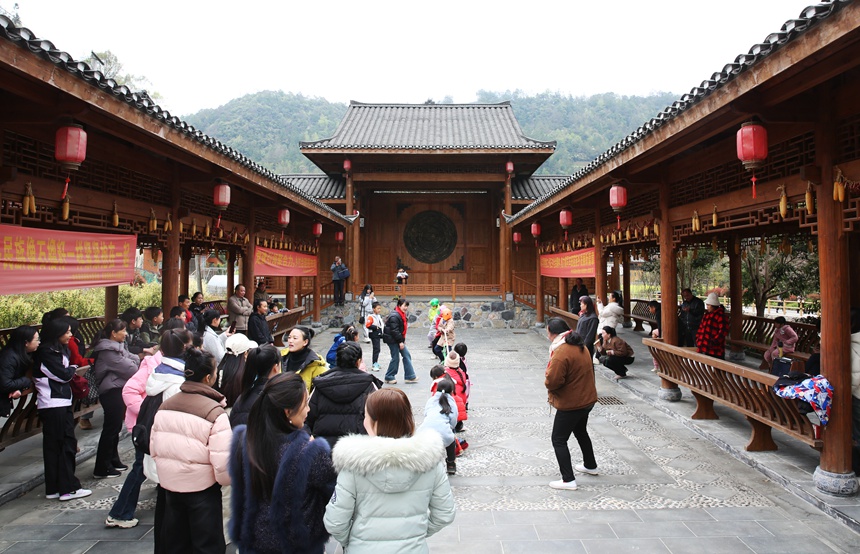 車田苗族鄉(xiāng)石山底的民俗氛圍濃厚。