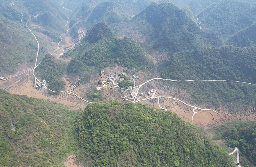 位于大山深處的隆明村。東蘭縣融媒體中心供圖