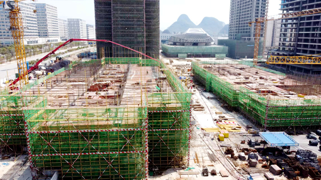 平桂區(qū)兩業(yè)融合展銷中心建設(shè)項(xiàng)目CDH棟施工現(xiàn)場(chǎng)。