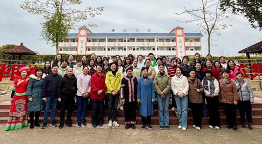 巾幗聚力綻芳華 共鑄民族同心花