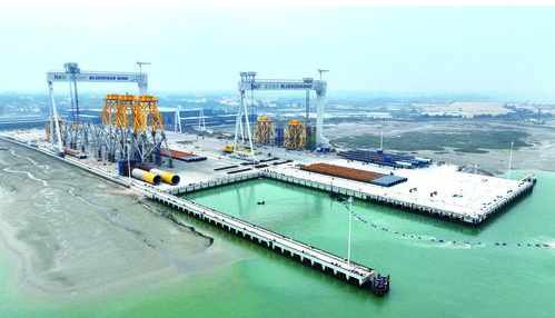 項目建設所需鋼材已陸續(xù)運抵藍水海工裝備制造基地