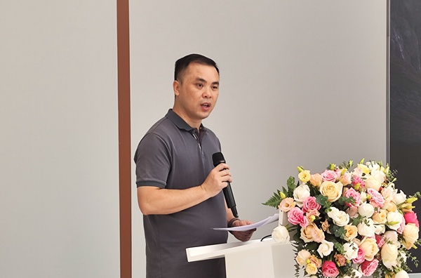 廣西機(jī)電職業(yè)技術(shù)學(xué)院先進(jìn)制造技術(shù)學(xué)院副院長(zhǎng)林顯新致辭。華為云供圖