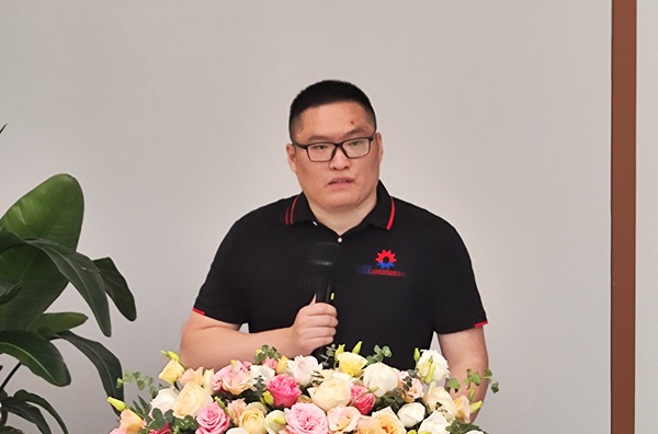 海之晨集團(tuán)工業(yè)裝備有限公司廣西總經(jīng)理劉明元致辭。華為云供圖