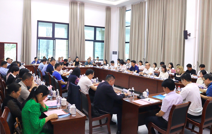 座談會(huì)在資源縣委黨校新校區(qū)綜合樓一樓小報(bào)告廳召開
