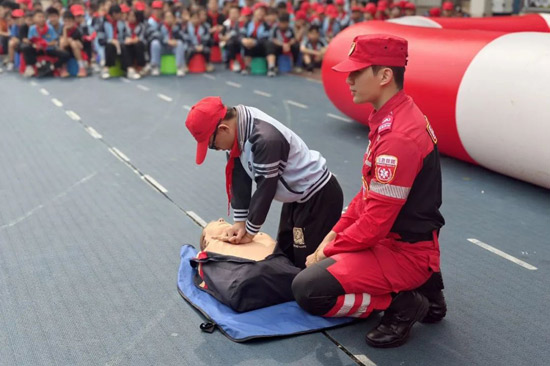 現(xiàn)場教授心肺復(fù)蘇正確操作方法