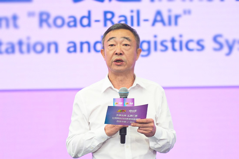 南寧市人民政府市長(zhǎng)侯剛作推介。主辦方供圖