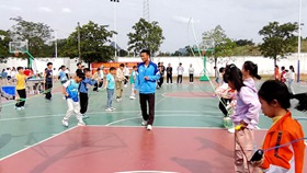 山海情燃體育夢 信宜教師梁春林忻城支教結(jié)碩果