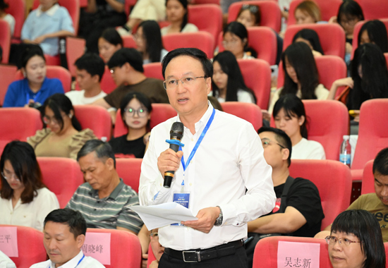 欽州市人大常委會(huì)副主任吳志新點(diǎn)評(píng)講話(huà)。譚乃豪攝