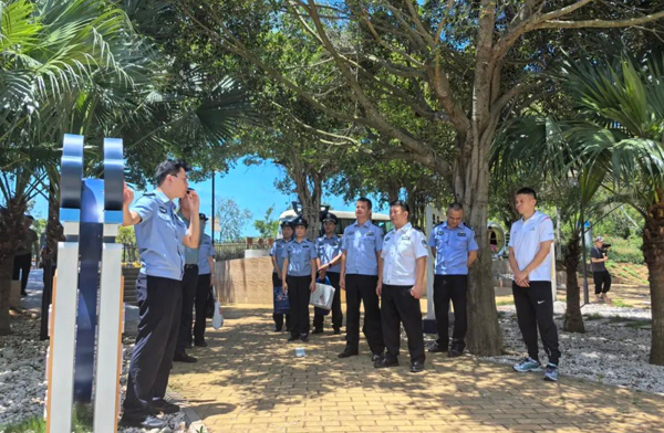 活動(dòng)組一行人前往潿洲島禁毒主題公園參觀