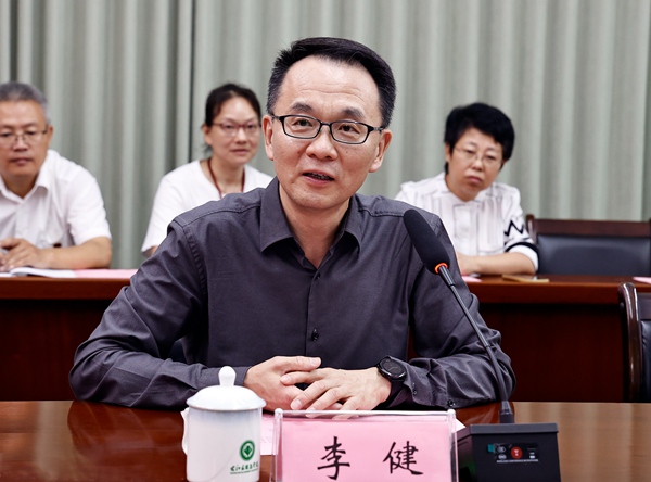 澳大利亞科學院院士李健講話。莫軍攝