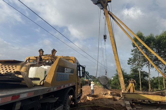 新壩橋新橋正在建設(shè)中
