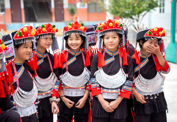 身著瑤族傳統(tǒng)服飾的孩子