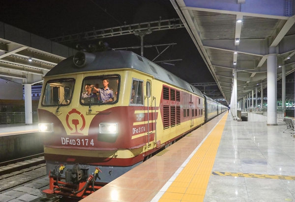 旅游專列即將從桂林北站啟程。李洪銳攝