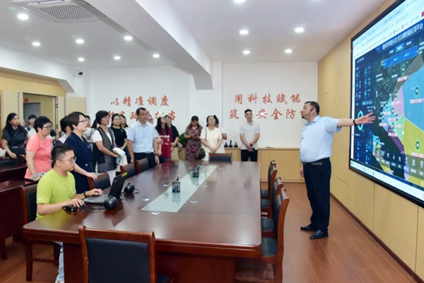 實(shí)地觀摩。