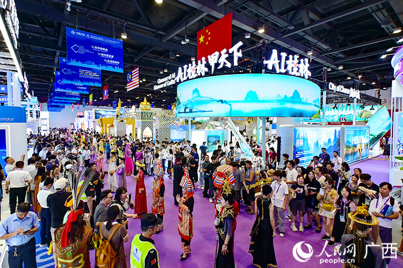 展會現(xiàn)場熱鬧非凡。人民網(wǎng) 雷琦竣攝