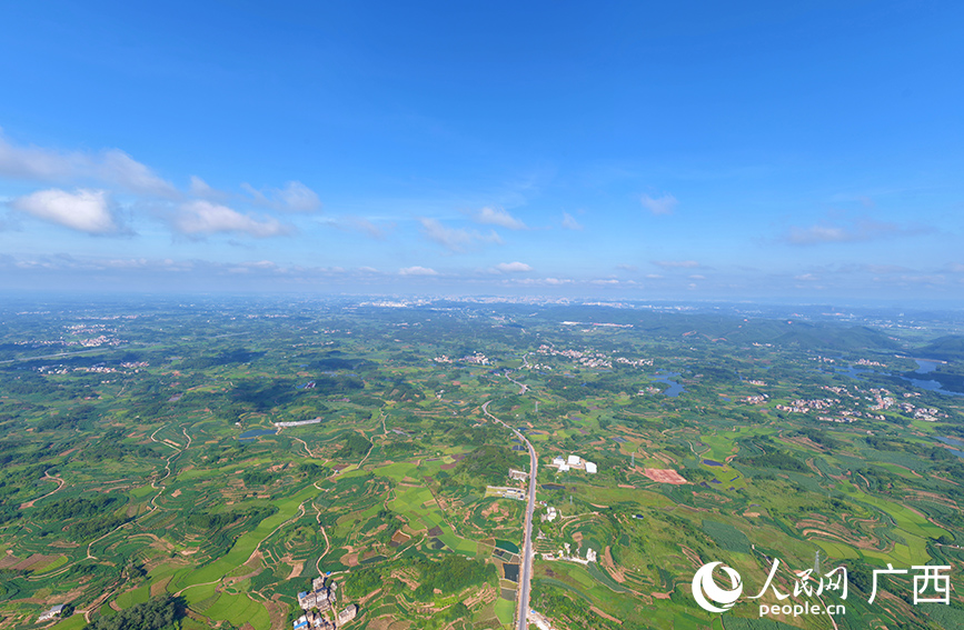 充滿活力的青秀區(qū)鄉(xiāng)村。人民網(wǎng) 付華周攝