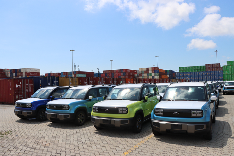 準(zhǔn)備發(fā)往海外市場的寶駿悅也Plus新能源汽車。上汽通用五菱供圖