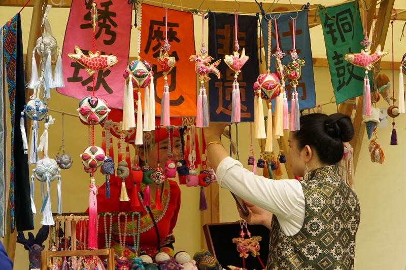 非遺文創(chuàng)市集。王彩瑩攝
