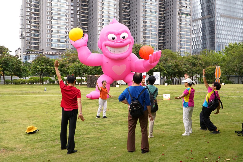 游客打卡拍照。王彩瑩攝