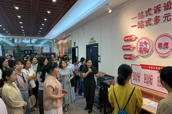 辦人民滿(mǎn)意的家長(zhǎng)學(xué)校