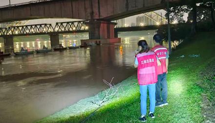 江南區(qū)：巡堤防險(xiǎn)“守夜人” 晝夜護(hù)安瀾