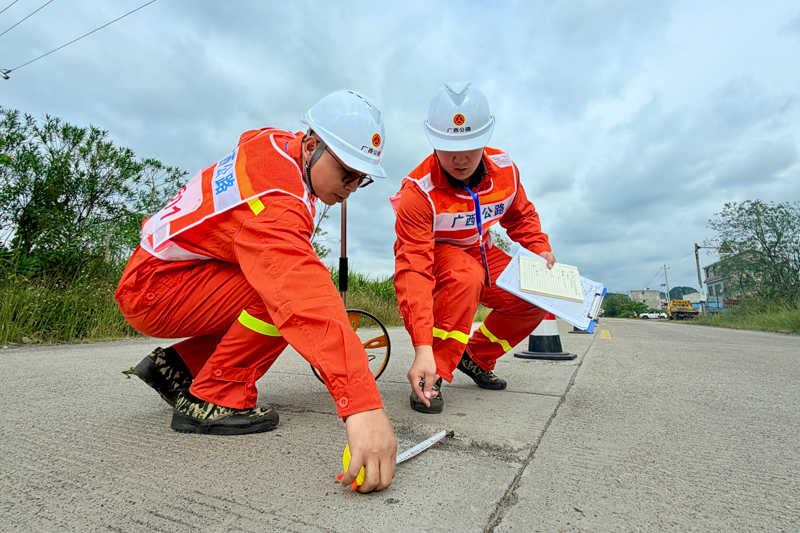 公路技術狀況調查與評定競賽。陸宣彤攝