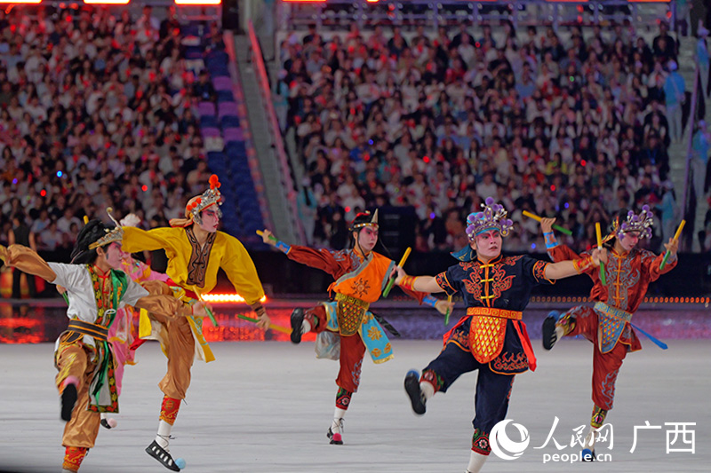英歌表演。人民網(wǎng) 梁章暉攝