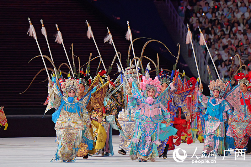 潮劇表演。人民網(wǎng) 梁章暉攝