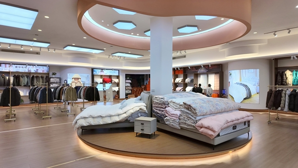 各種羽絨產(chǎn)品。劉志寧攝