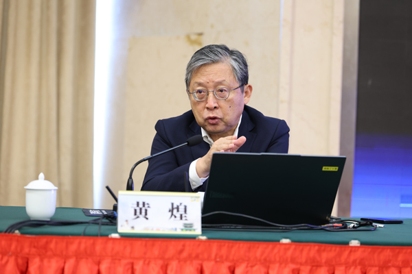 黃煌教授正在授課。肖勝蘭攝