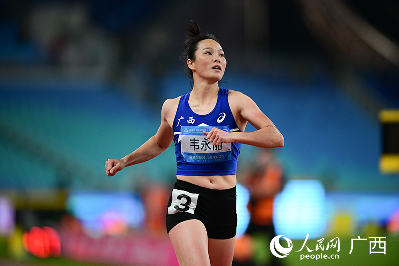 廣西名將韋永麗斬獲銀牌。人民網(wǎng) 雷琦竣攝