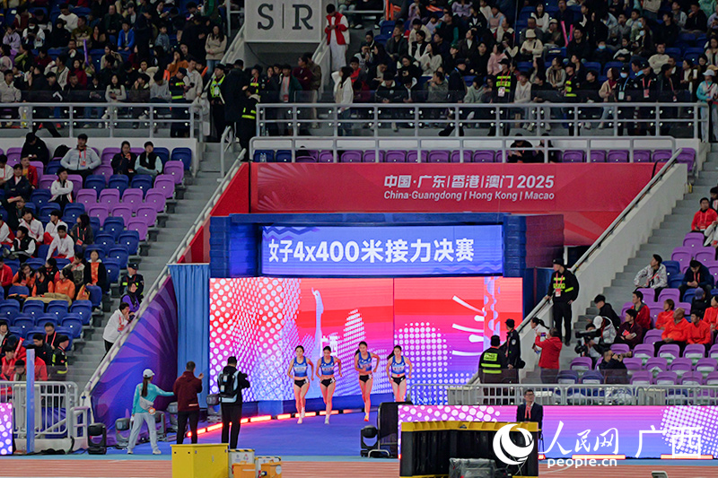 廣西隊出場。人民網 梁章暉攝