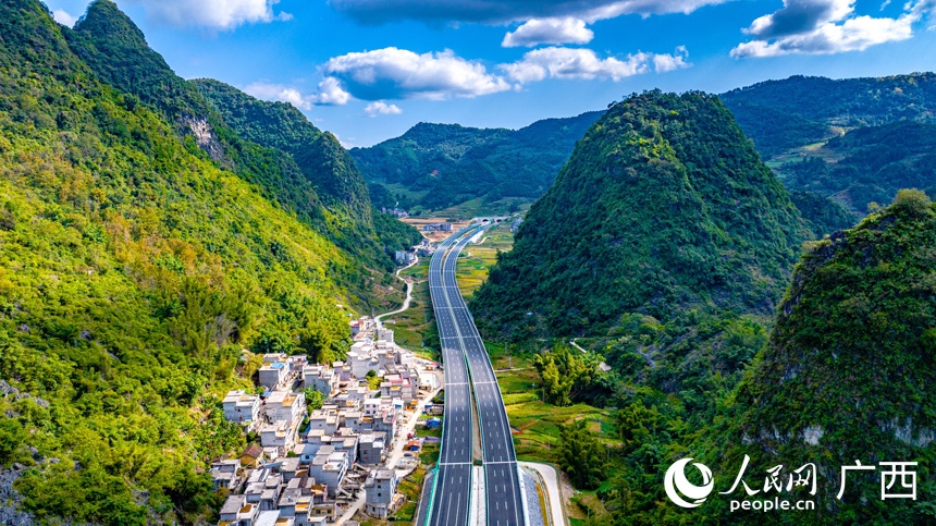 巴羌高速板么大橋。