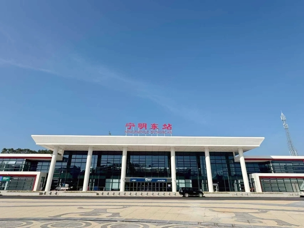 寧明東站。李伊攝