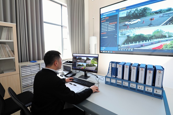 南百改擴(kuò)建項(xiàng)目監(jiān)控平臺。黃園園攝
