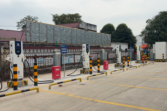 百色市首座大型“有序充電+V2G”智能充電站