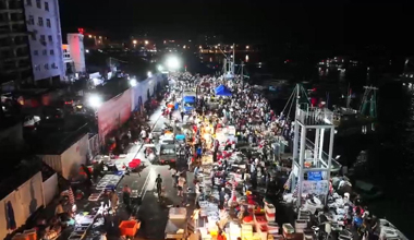 凌晨3點(diǎn)的僑港碼頭：海鮮論斤稱 實現(xiàn)海鮮自由竟這么簡單