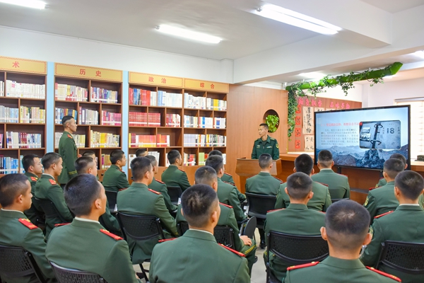 官兵講解史實。陳耀攝