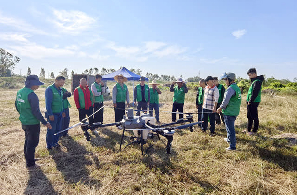 植保無人機(jī)實(shí)際操作現(xiàn)場