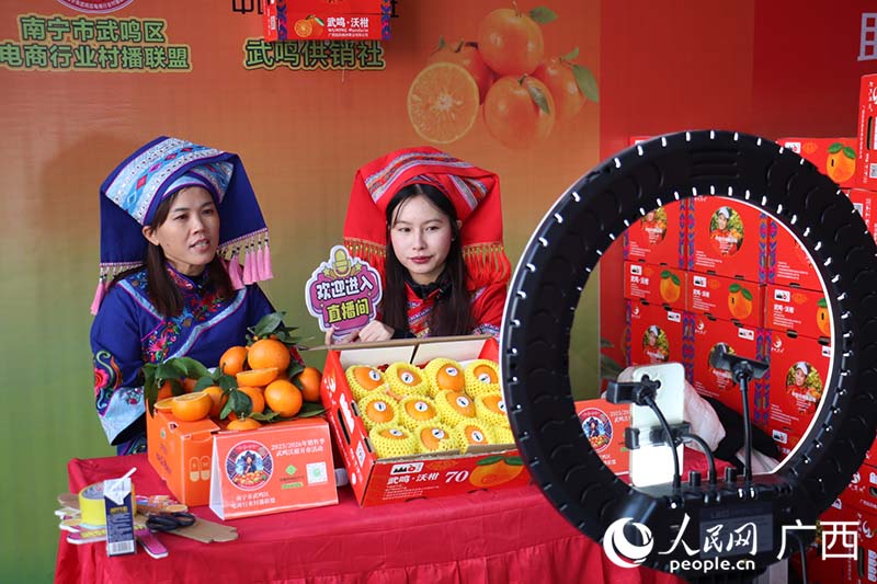 百播助農(nóng)直播區(qū)。人民網(wǎng) 劉璐瑤攝