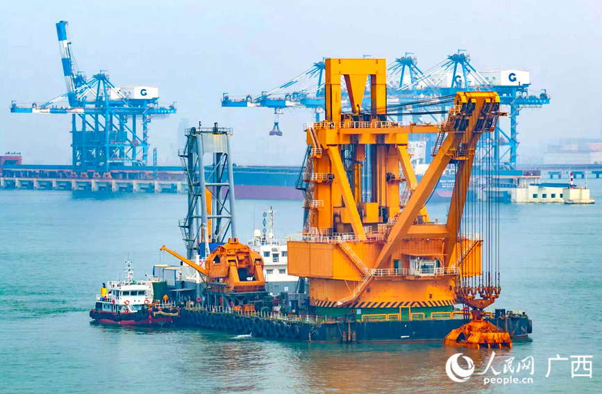 “金廣”號正在海上作業(yè)。