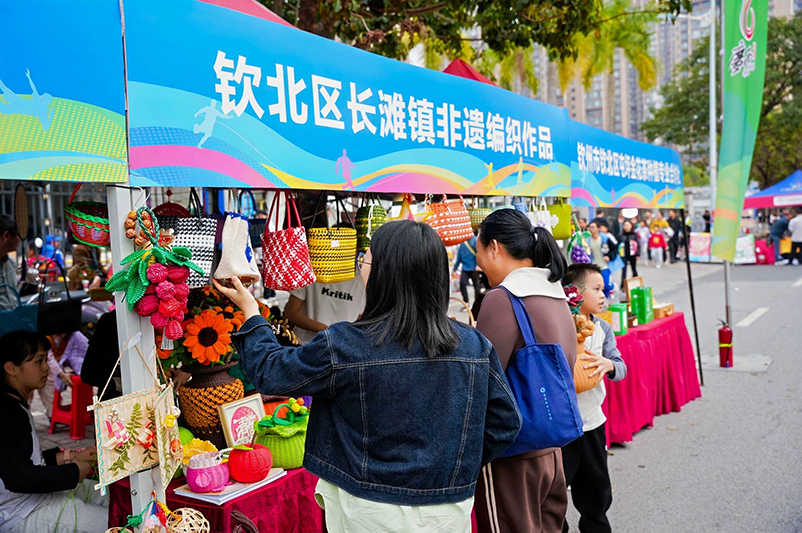 好物特產(chǎn)齊亮相。廣西“縣超”組委會(huì)供圖