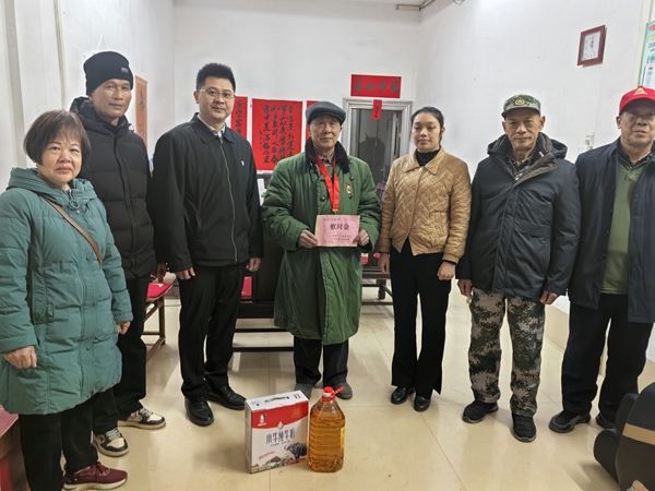 慰問現(xiàn)場。