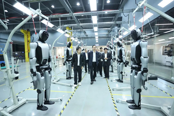 柳州銀行黨委書記、董事長謝斌到人工智能企業(yè)調研