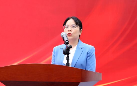 賀州市二級巡視員陳書瑩宣布項(xiàng)目開工
