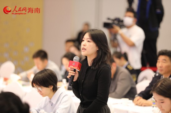 新聞發(fā)布會(huì)現(xiàn)場(chǎng)記者提問(wèn)。人民網(wǎng)記者 牛良玉攝